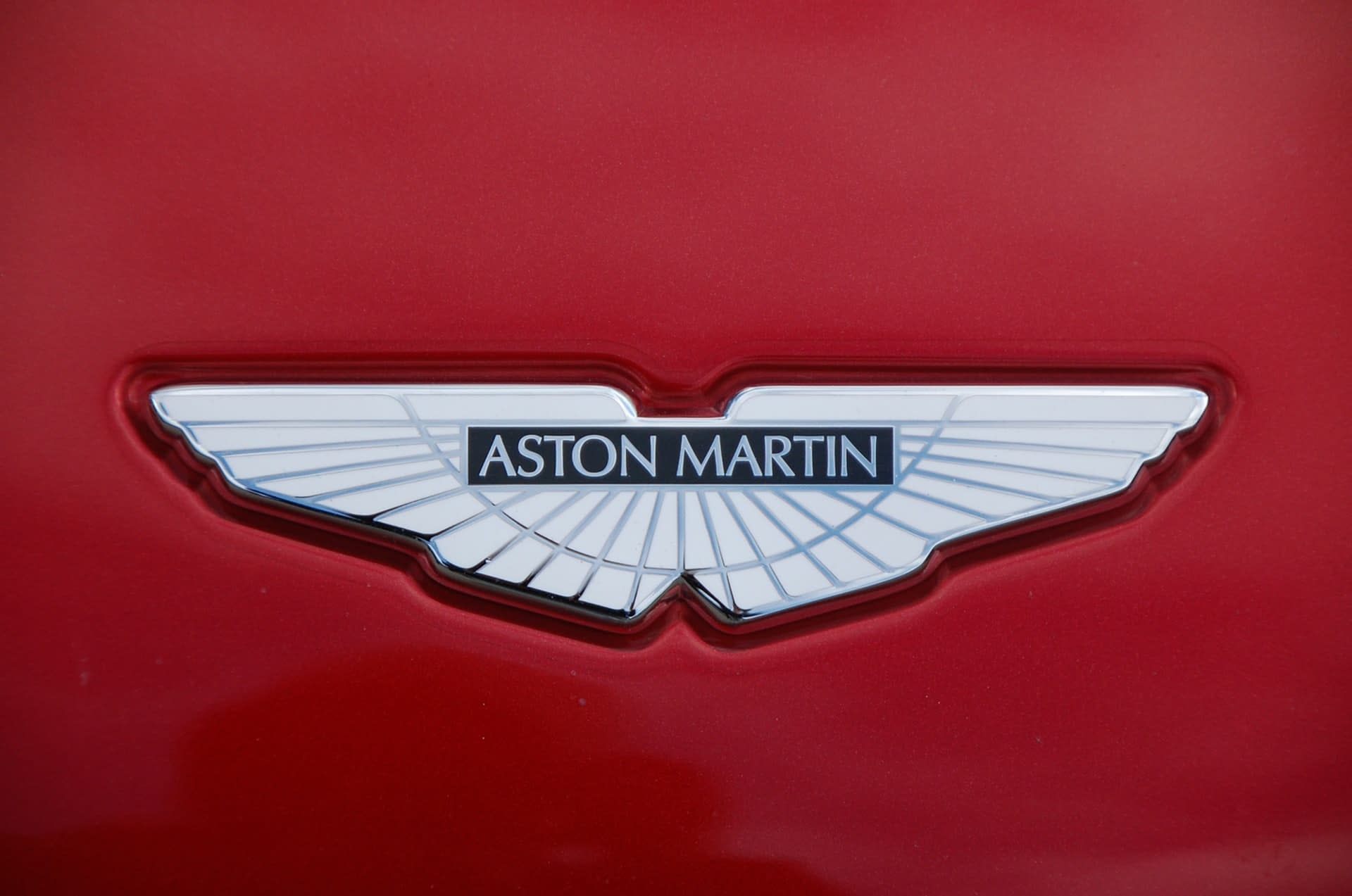 You are currently viewing Aston Martin and their Drag Race Team Dreams: Push it to the Limit