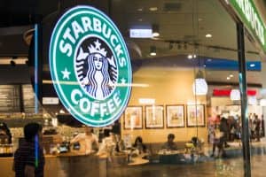 You are currently viewing Starbucks is Eliminating the Use of Plastic Straws in All Stores