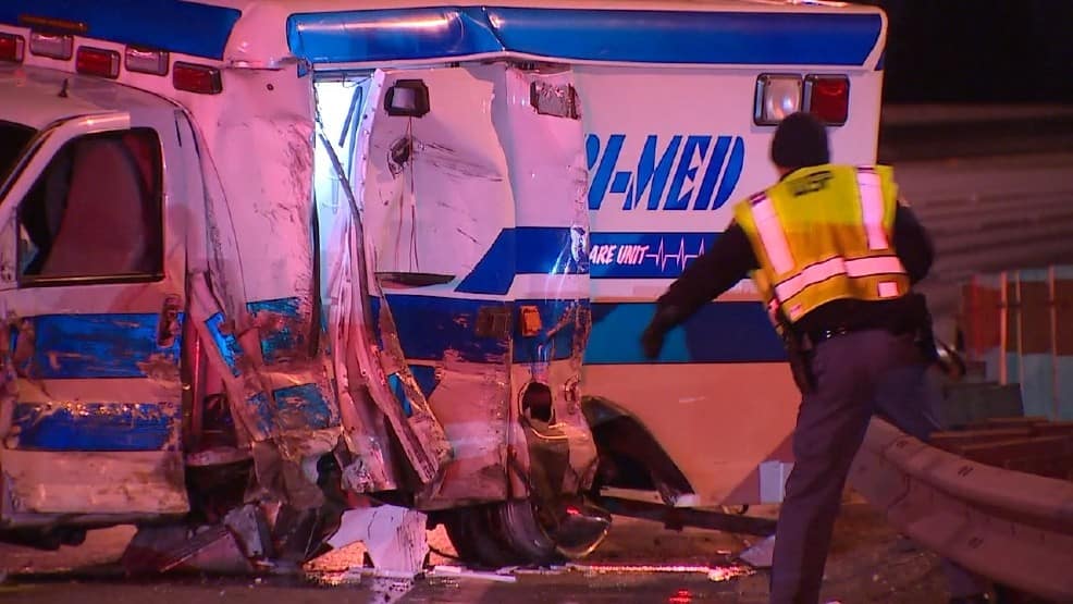 You are currently viewing Fatal Ambulance Crash On The I-5 Freeway in Seattle Leaves 1 Dead and 3 Injured